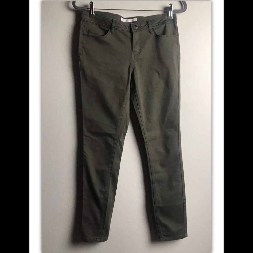 BLUE TOPAZ ARMY GREEN SKINNY JEANS SIZE 5/6 JRS. - PRE-OWNED